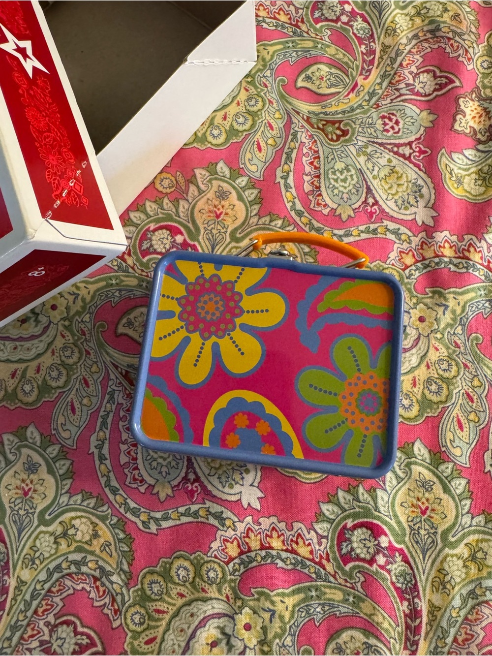 American Girl Beforever Julie’s Lunchbox. Nearly new in box. - Picture 2 of 16